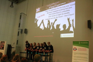 Der Cup-Song der Klasse 8/3 des Geschwister-Scholl-Gymnasiums in Freiberg kam zur Live-Uraufführung ©SLfG Der Cup-Song der Klasse 8/3 des Geschwister-Scholl-Gymnasiums in Freiberg kam zur Live-Uraufführung ©SLfG