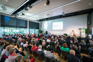 180 TeilnehmerInnen am 02. Oktober 2015 im Tagungszentrum der DGUV ©André Wirsig im Auftrag der SLfG 180 TeilnehmerInnen am 02. Oktober 2015 im Tagungszentrum der DGUV ©André Wirsig im Auftrag der SLfG