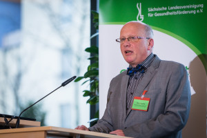 Grußwort von Michael Bockting, Sächsisches Staatsministerium für Soziales und Verbraucherschutz. Fortbildungsveranstaltung „Mundgesundheit im Alter“ der Sächsischen Landesvereinigung für Gesundheitsförderung am 09. Dezember 2015 in der Sächsischen Landesärztekammer fotografisch zu dokumentieren? Foto: André Wirsig für die Sächsische Landesvereinigung für Gesundheitsförderung