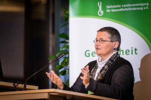Vortrag „Menschen mit Demenz in der (Zahn-)Arztpraxis“ von Christiane Dumke, Landesinitiative Demenz Sachsen. Fortbildungsveranstaltung „Mundgesundheit im Alter“ der Sächsischen Landesvereinigung für Gesundheitsförderung am 09. Dezember 2015 in der Sächsischen Landesärztekammer fotografisch zu dokumentieren? Foto: André Wirsig für die Sächsische Landesvereinigung für Gesundheitsförderung