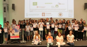Die Hauptpreisgewinner des 2016/17-Wettbewerbs mit ihren Förderern©SLfG Die Hauptpreisgewinner des 2016/17-Wettbewerbs mit ihren Förderern©SLfG
