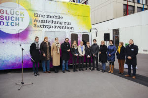 die Fach- und Koordinierungsstelle Suchtprävention Sachsen bei dem Kick-off GLÜCK SUCHT DICH © SLfG die Fach- und Koordinierungsstelle Suchtprävention Sachsen bei dem Kick-off GLÜCK SUCHT DICH © SLfG