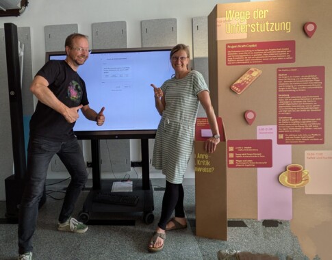 Björn Adelberg und Christiane Höpping präsentieren die neue Kraft-Copilot-Plattform © SLfG