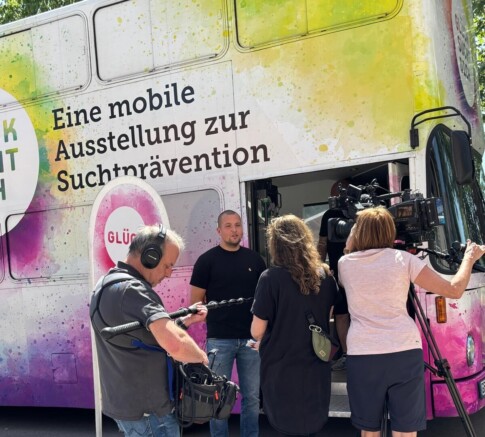 MDR-Team zu Besuch im Bus &copy; SLfG 